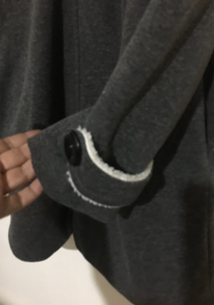 Kapüşonlu gri düğmeli kaban - Görsel 3