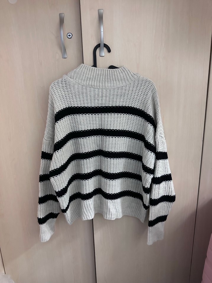 Gri Çizgili Yüksek Yakalı Kadın Kazak - Görsel 2