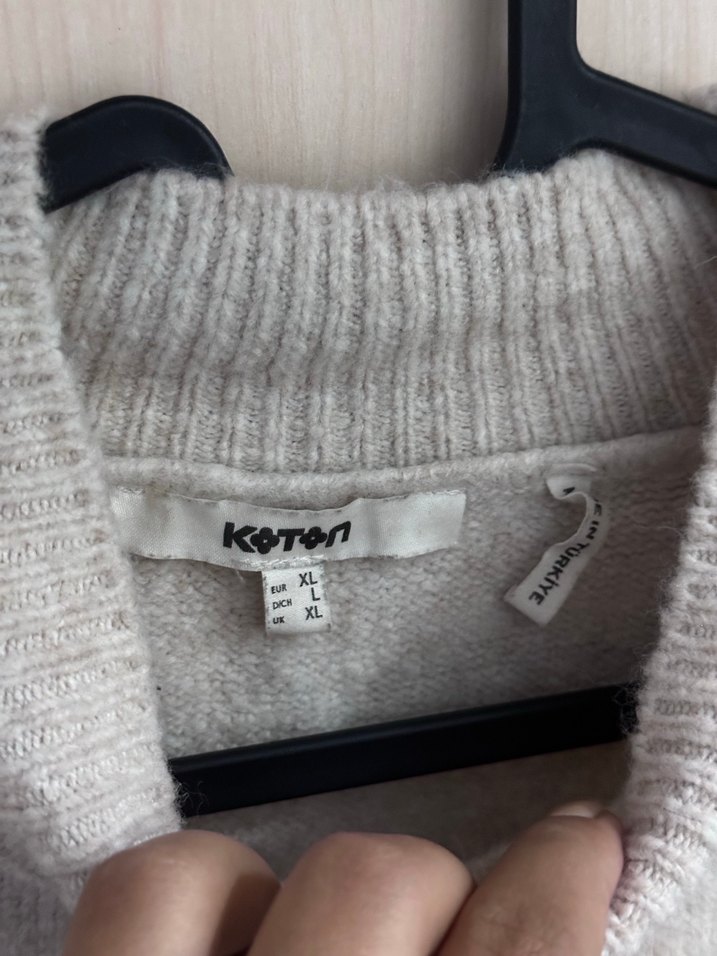 Bej Yünlü Yüksek Yakalı Kadın Kazak - Görsel 3