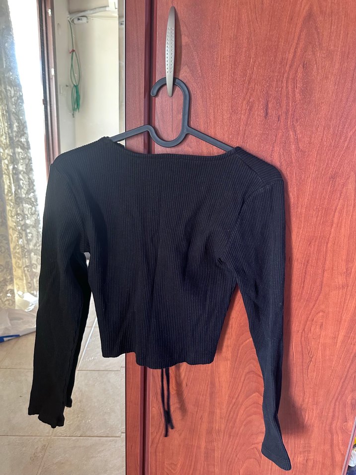 Siyah V-Yaka Büzgülü Uzun Kollu Bluz - Görsel 3