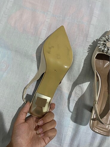 36 Beden Taşlı arkası açık stiletto kısa topuklu