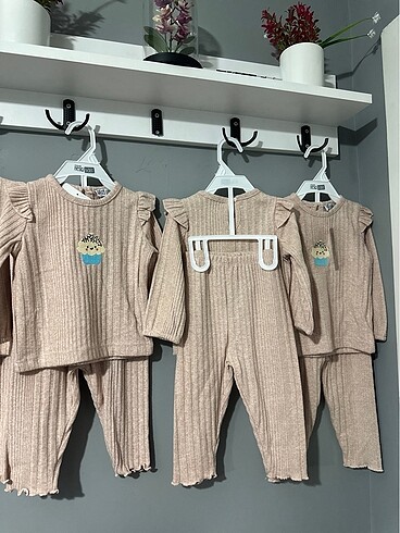 HelloBaby Yeni etiketli bej rengi takım ADET FİYATIDIR