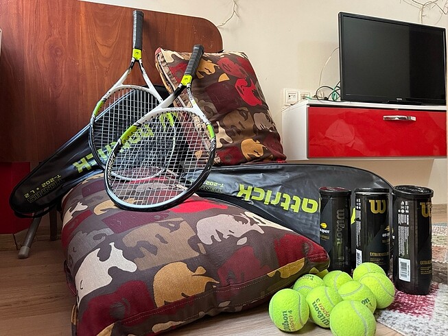 Hottrick tenis raketi ve willson toplaro