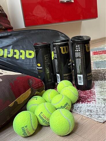 Beden Hottrick tenis raketi ve willson toplaro