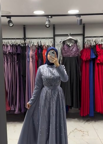 Gri İşlemeli Uzun Abiye Elbise