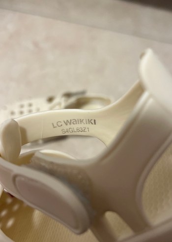 Kız Çocuk Beyaz Tokalı Terlik - Görsel 3