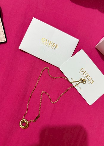 Guess Guess Altın Renk Zincir Detaylı Mini Kolye