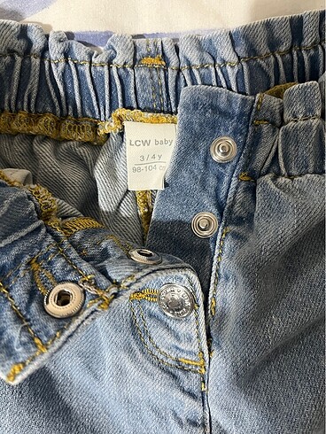 4 Yaş Beden LC Waikiki önü çıtçıtlı beli lastikli Jean