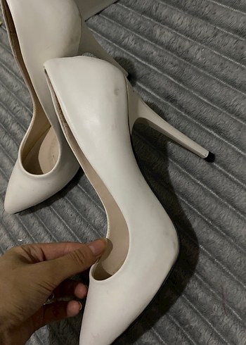 Zara Beyaz Tokalı Stiletto Topuklu Kadın Ayakkabı