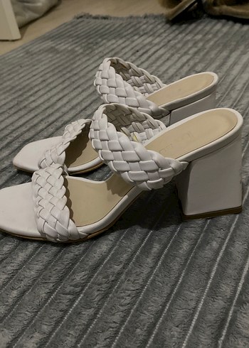 Zara Beyaz Örgü Detaylı Topuklu Kadın Terlik