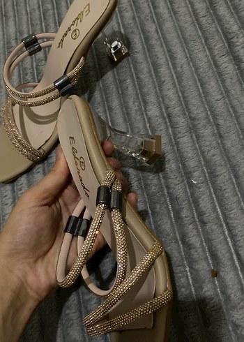 Zara Bej Yılan Desenli Tokalı Blok Topuklu Kadın Ayakkabı