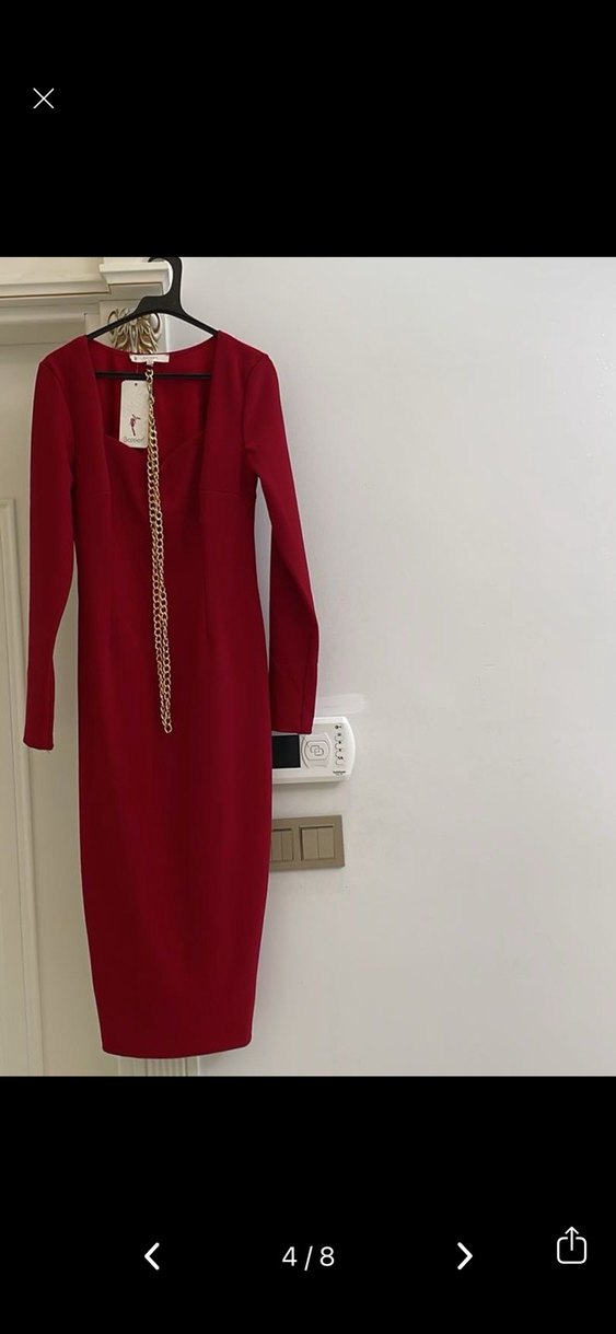 Zincir Detaylı Kırmızı Uzun Kalem Elbise - Görsel 2