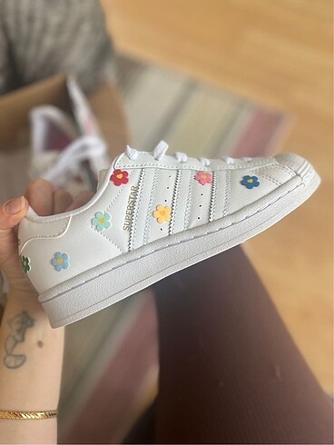 35 Beden beyaz Renk Adidas superstar hello kitty