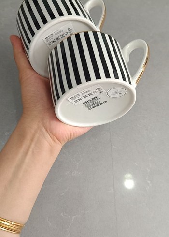 2 adet fiyatı Siyah Beyaz Desenli Altın Kenarlı Kupa - Görsel 2