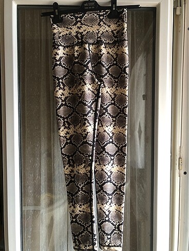 Toparlayıcı özellikli zebra tayt