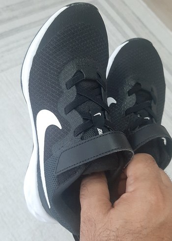 32 Beden siyah Renk Nike Erkek Çocuk 32 revolution Siyah Spor Ayakkabı
