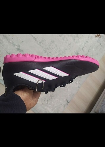 44 Beden siyah Renk Adidas 44 Predator hali saha