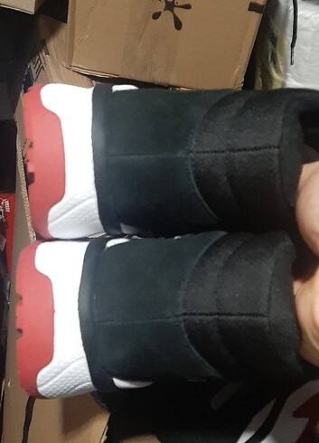 42 Beden siyah Renk Reebok 42 Waterproof bot sıfır orjinal flo magaza alimi