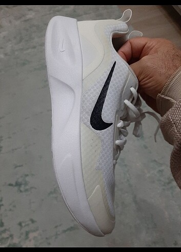 Nike 42 ve 44.5 iki adet var
