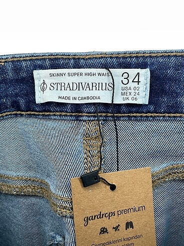 34 Beden mavi Renk Stradivarius Jean / Kot %70 İndirimli.
