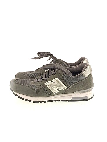 New Balance Spor Ayakkabı %70 İndirimli.