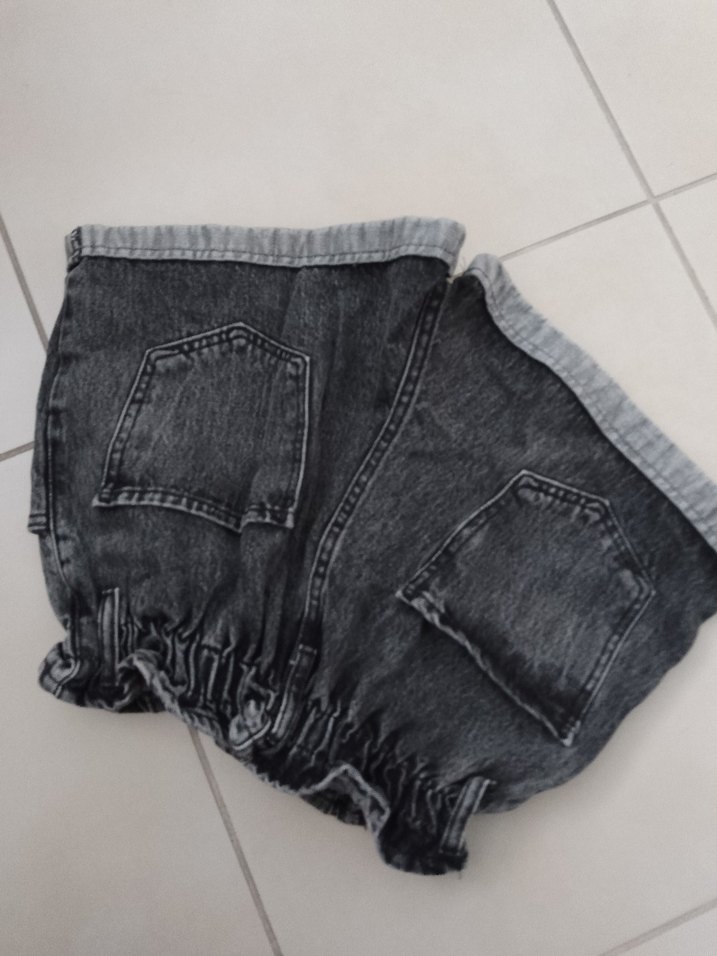 Gri Düğmeli Kadın Denim Şort - Görsel 2