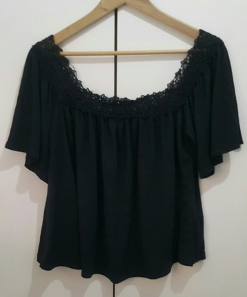 omuzlari düsuk tshirt