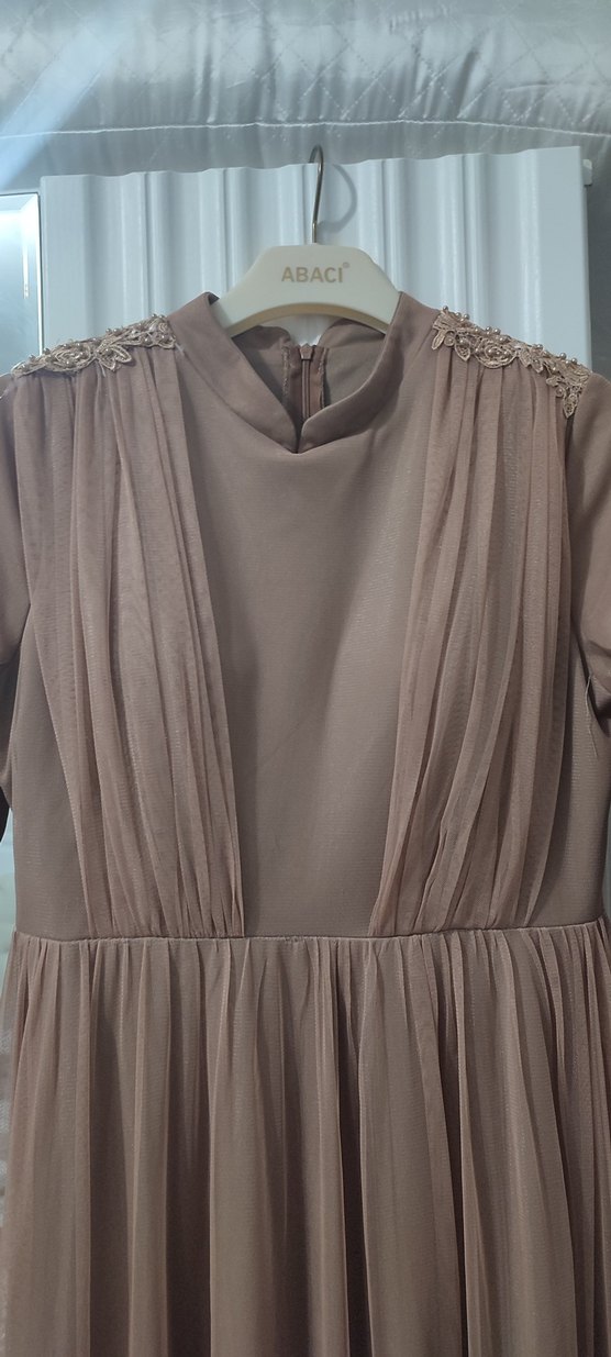 Bej Yüksek Yakalı Drapeli Uzun Abiye - Görsel 4
