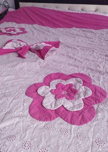 Pembe Nakışlı Yatak Örtüsü - Görsel 3