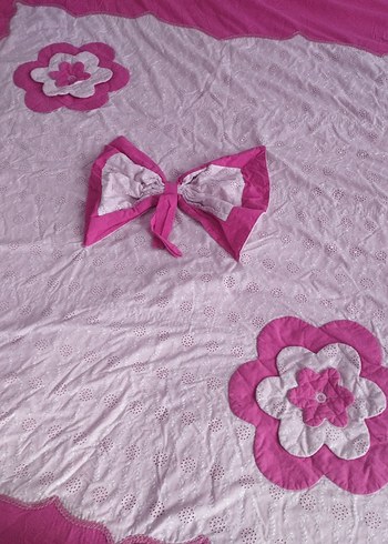 Pembe Nakışlı Yatak Örtüsü - Görsel 2