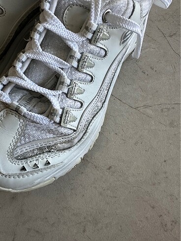 36 Beden Skechers marka beyaz spor ayakkabı