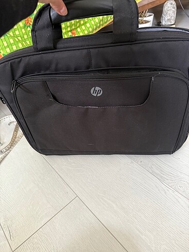 Darbeye dayanıklı laptop çantası