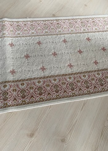  Beden Bej İşlemeli Klasik Halı