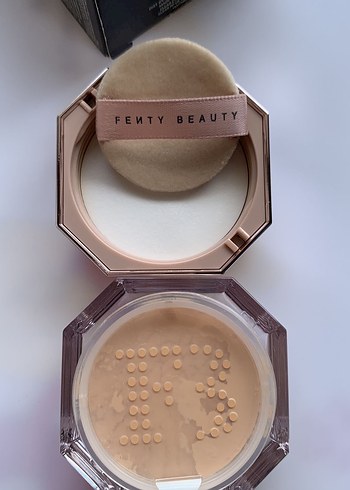 Fenty Beauty sarı alt ton transparan pudra - Görsel 2
