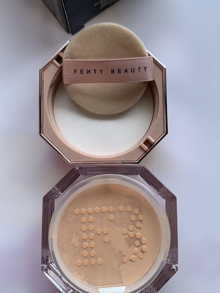 Fenty Beauty sarı alt ton transparan pudra - Görsel 2