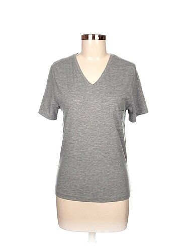 Diğer T-shirt %70 İndirimli.