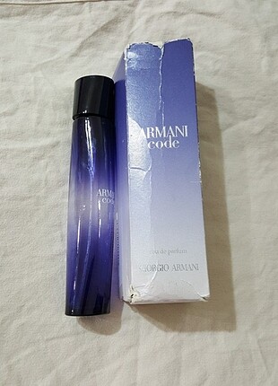 Armani code parfüm sisesi