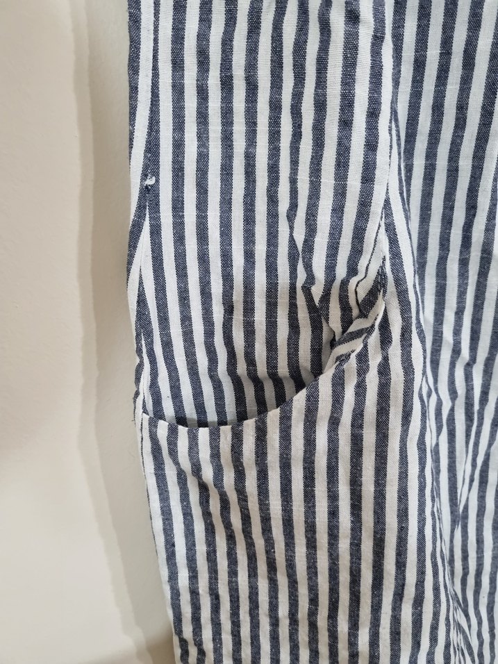 Kayık Yaka Fırfırlı Çizgili Mini Elbise - Görsel 4