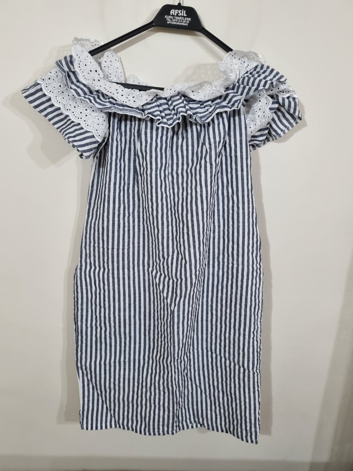Kayık Yaka Fırfırlı Çizgili Mini Elbise - Görsel 2