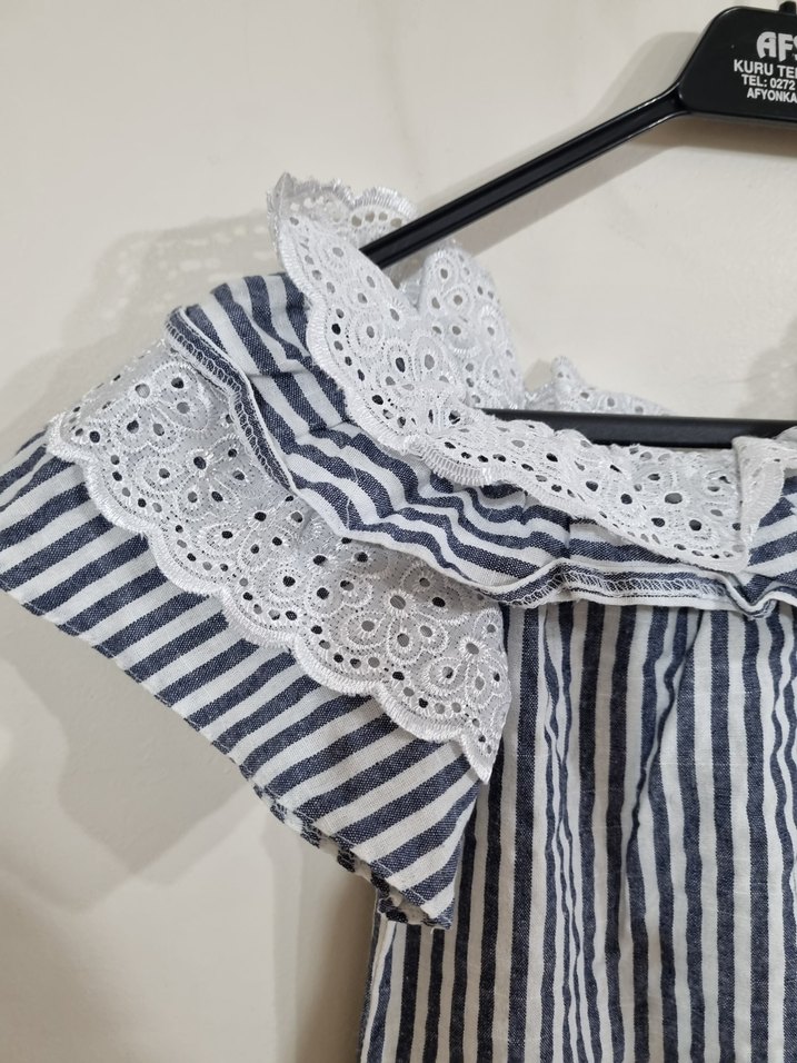 Kayık Yaka Fırfırlı Çizgili Mini Elbise - Görsel 3