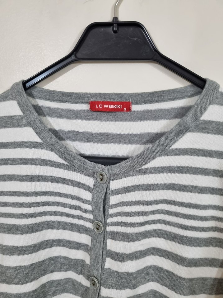 Gri Çizgili Kadın Hırka - Görsel 3