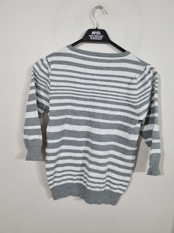 Gri Çizgili Kadın Hırka - Görsel 2