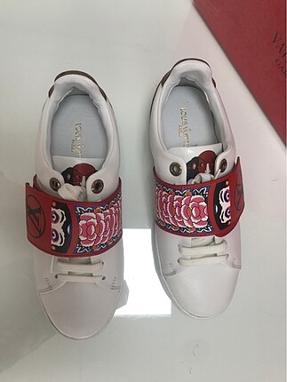 37 Beden beyaz Renk Louis Vuitton Beyaz Spor Ayakkabı