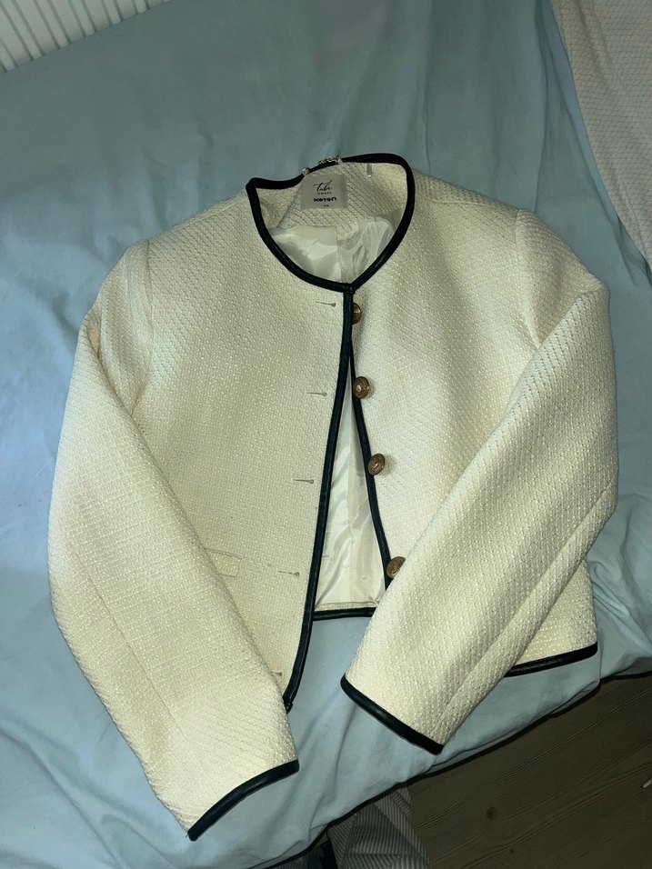 Koton ekru Kadın Altın Düğmeli Mini Tüvit Ceket - Görsel 3