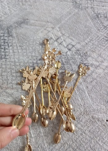 Altın Renkli Çiçek Detaylı Tatlı Kaşıkları - Görsel 2