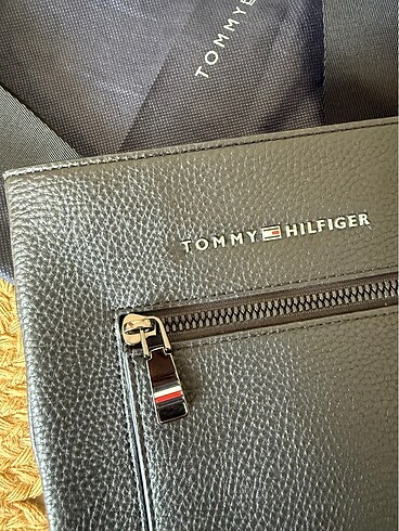 Beden Orjinal Tommy Hilfiger deri çanta siyah