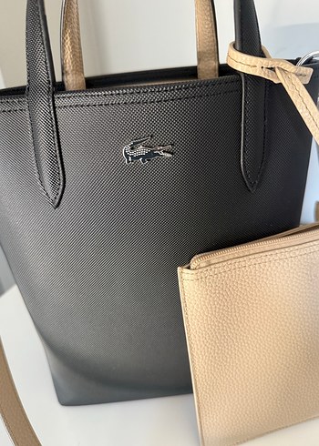 Orjinal Lacoste deri çift taraflı çanta siyah bej - Görsel 4