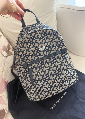 Tommy Hilfiger sırt çantası
