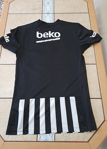 Beşiktaş çubuklu forma