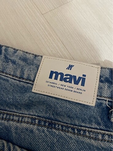 27 Beden Mavi denim pantolon